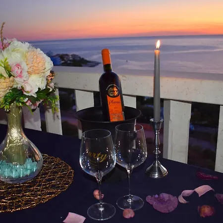 Sunset Apartment *