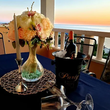 Sunset Apartment *